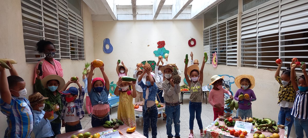 edad_ci's tweet photo. Las niñas y niños de #Laprimerainfancia celebran con alegría y entusiasmo este #17DeMayo   día del campesinado cubano ¡¡¡Felicidades!!! @dpestgo  @RaulSamon @LimontaReyes #CubaViveYTrabaja #SantiagodeCuba https://t.co/W064D6jLBZ