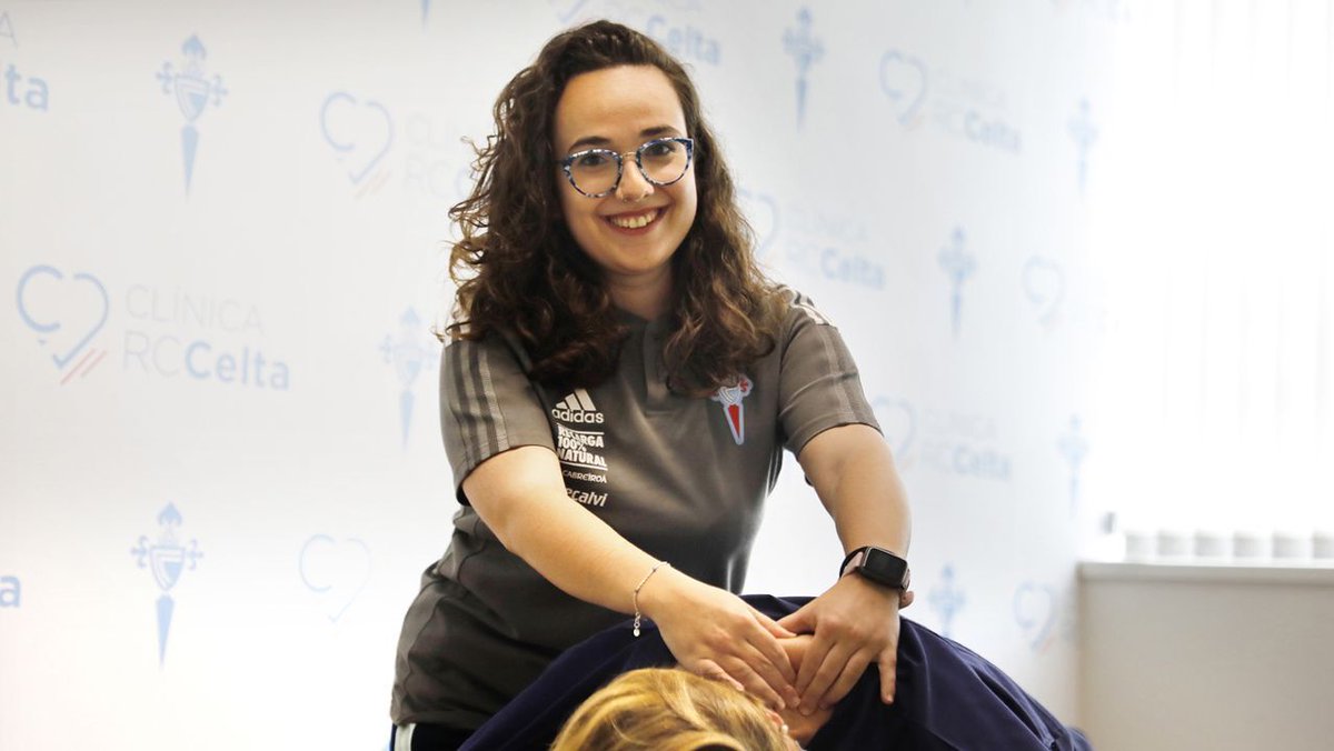 gradaderio's tweet photo. Dos vocaciones cumplidas de la mano. Sabela Crespo (@sabe96) trabaja como fisioterapeuta en la clínica del Celta y en las categorías inferiores del club: https://t.co/Qy2TRl3qEv https://t.co/7EOSBMGqdO