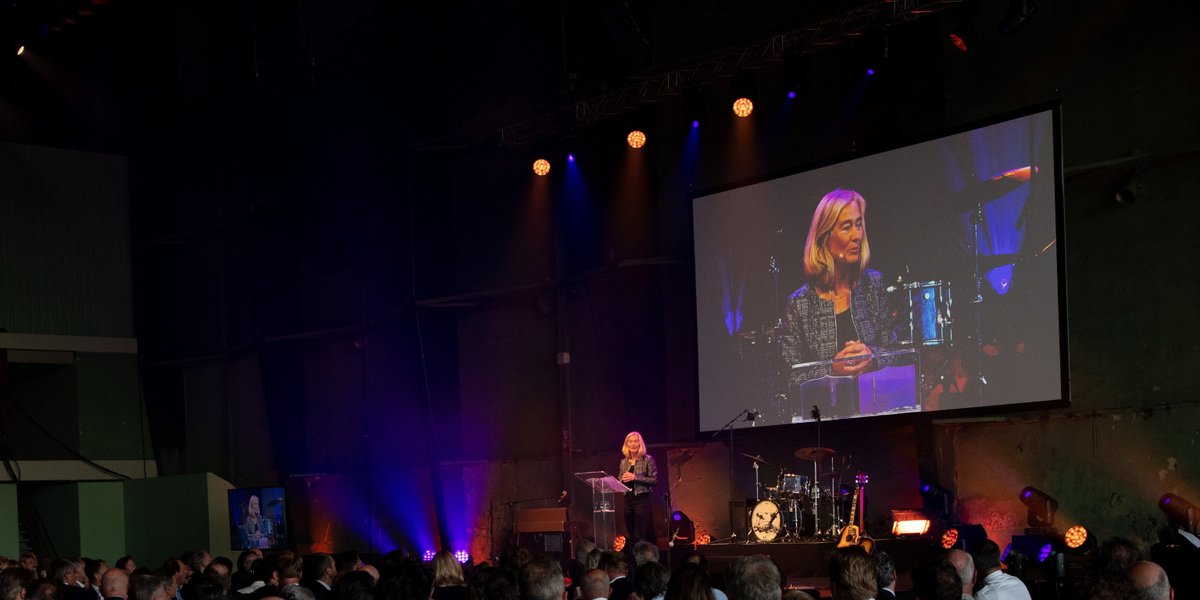 'Rotterdams leiderschap is nodig, we moeten NU versnellen! Die oproep deed Deltalinqs-voorzitter <a href="/vvanderchijs/">Victor van der Chijs</a> tijdens het 21e Jaardiner op maandag 16 mei 2022 in de @RDMOnderzeebootloods in Rotterdam. Lees verder:  bit.ly/3FWMEhO