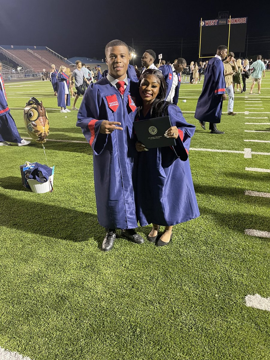 RaKylaRussell's tweet photo. GNG ❤️💙🎓 https://t.co/OmVgy9RXVc