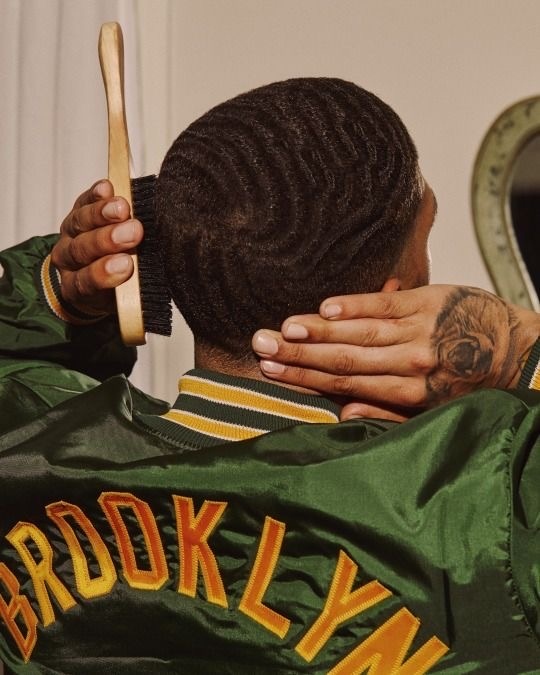 dlccosmetics's tweet photo. 720 Hybrid Waves 💛 What kind of waves do ya'll prefer? Let us know in the comments!
-----------------------
#waves #wavecheck #360brush #720brush #durags #wavecap #brushes #bonnet #healthyhair #haircut #freshcut #curls #barber #barbershop https://t.co/SWqRSkrLPj