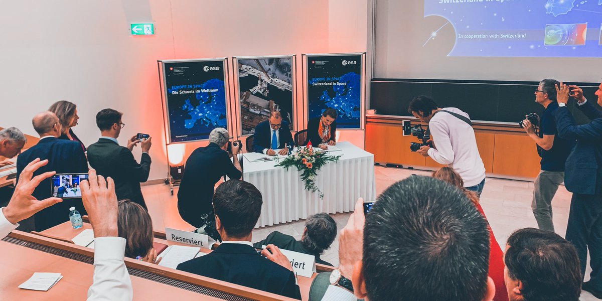 laszloetesi's tweet photo. 🚀 What an historic moment: Heute haben State Secretary M. Hirayama und ESA Director General J. Aschbacher gemeinsam das Memorandum of Cooperation zum Aufbau des European Space Deep-Tech Innovation Centers (ESDI) am @psich_de unterzeichnet. #hightechaargau https://t.co/q7NWp96NeB https://t.co/D2mDNm3pL7
