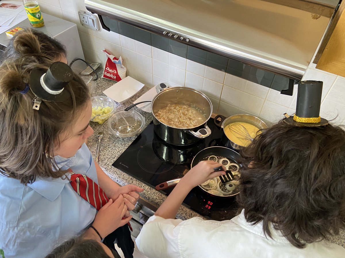 KingsAcademyJOR's tweet photo. Middle Schoolers ended the year with an engaging #minimester based on human geography during which they explored connections to land, people, economy, culture and traditions. #MiddleSchool https://t.co/jMChKbfbk8