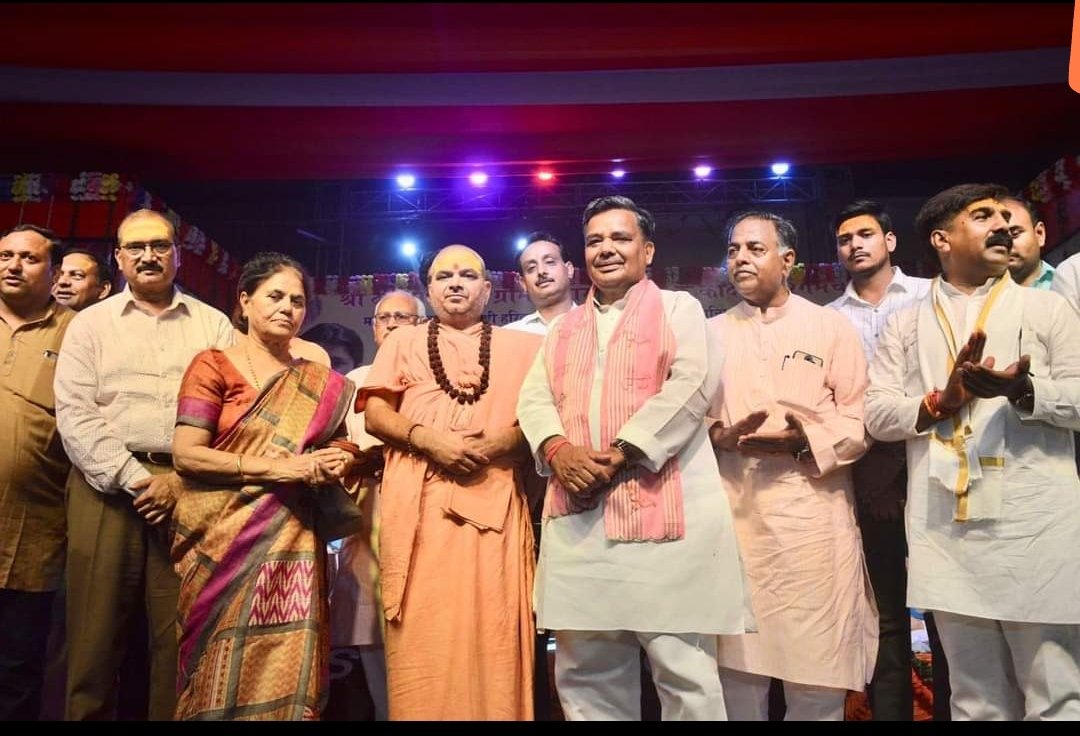 bharatgbjp's tweet photo. श्री देवी मेला ग्राम सुधार प्रदर्शनी मैनपुरी में मा. जिलाध्यक्ष श्री @PRADEEP_BJPMPI संयोजकत्व में आयोजित @maithilithakur #musical_night में मा. मंत्री श्री @jaiveersingh099 जी के साथ बतौर मंच संचालक प्रतिभाग किया।
@rishavtabla @upculturedept
@kishanreddybjp @arjunrammeghwal https://t.co/QK6P5vgbqw