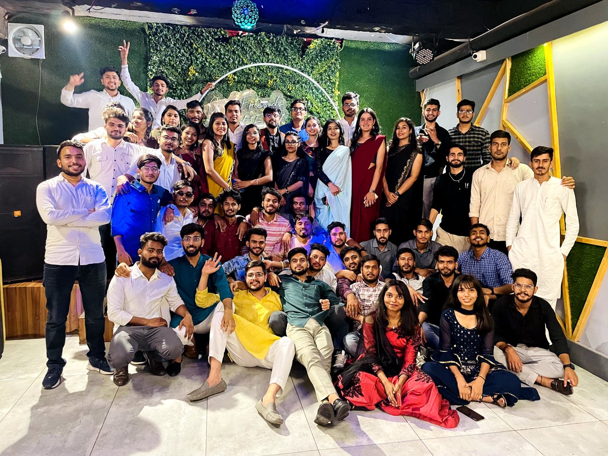 SimranT64295026's tweet photo. Dear #Batch2k19, thank you for such a lovely farewell party for #Batch2k18. Moments spend with all of you will always hold a special place in our heart. Almighty bless all of you with charming face always #Batch2k18 #Batch2k19 #Farewell https://t.co/i1dLSRCUHu