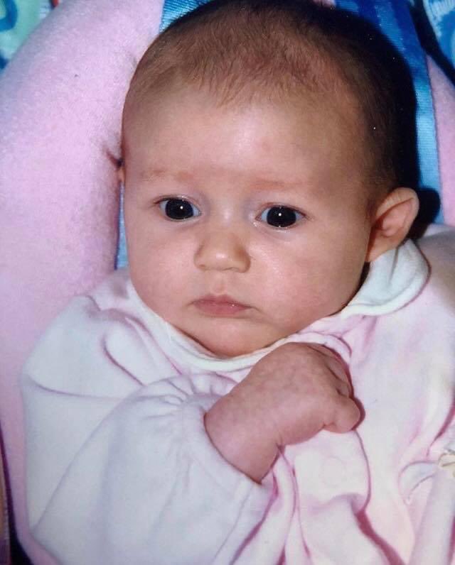 NoahCyrusTeam_'s tweet photo. — a thread of Noah Cyrus, but she grows older as you keep scrolling: https://t.co/eFj71w8aQJ