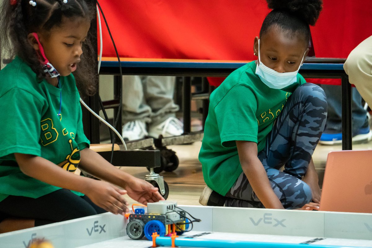 MDCPSRobotics's tweet photo. Thank you 🙏 to the @BHEHornets Family for participating in @MDCPS’ first ever #MDCPSMAYzeMadness2022 Competition 🤖 for our 1st, 2nd, and 3rd graders #MDCPSDigitalLearners! @STEAMDesignated @MDCPSSTEAM @MDCPSAcademics @inst_technology  @diez_marco @kim_seitz @yami7202 https://t.co/6gzZrSlRp8