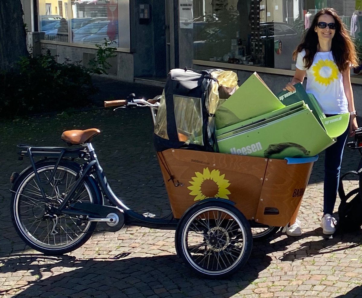 Earth2Maja's tweet photo. Liebe @fahrradbubble Leider ist mein Lastenrad am Viersener Bahnhof geklaut worden. Es handelt sich um das Modell #Babboe E-Carve mit Neigetechnik - eher selten und auffällig. Ich bin für jeden Hinweis dankbar 🙏
#Fahrraddiebstahl #babboe #viersen https://t.co/7kgRogUSfI