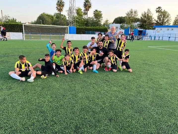 rguadalquivir's tweet photo. Miércoles cargado de emociones en Tribuna de Base 

Ascensos Benjamín y Alevin del CD Regate con José Emilio del Pino y Abel González 

III Concentración Clásicos y Joyas de Sevilla 28 de Mayo en San Juan con Ángel Carmona uno de los fundadores de la Asociación. 

20:00 https://t.co/ZFcqPIqGBD