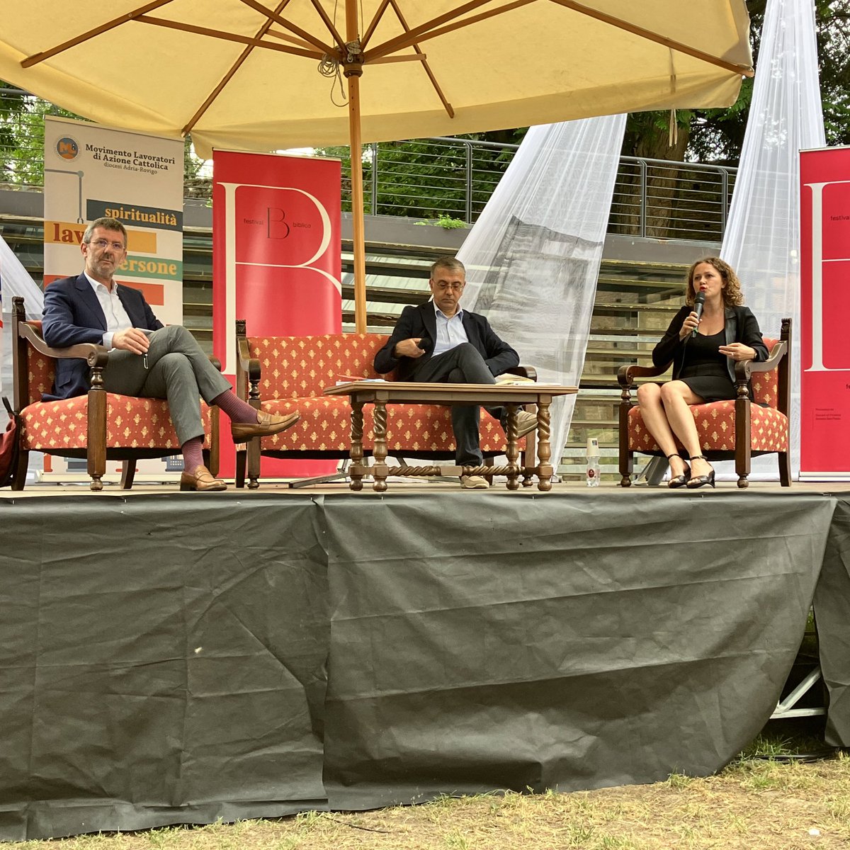 acadriarovigo's tweet photo. Una nuova terra, un nuovo lavoro? @SilviaZanella_ e @paologubitta moderati da #TommasoMarino, hanno illustrato i cambiamenti del #lavoro e come fare per non subirli:
👥 rimettere al centro le #persone competenze personali rispetto a quelle tecniche saranno sempre più importanti https://t.co/Y7BPEfui2n