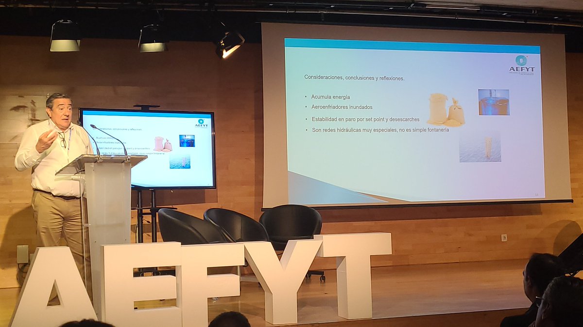 aefyt_es's tweet photo. David Llecha de @FCofrisa muestra el sistema de climatización y refrigeración instalado en un supermercado en el que no se podía colocar una sala de máquinas. Se ha obtenido una instalación de sistema indirecto que logra una eficiencia similar a uno tradicional. #transformacción https://t.co/8dsWgN0HEZ
