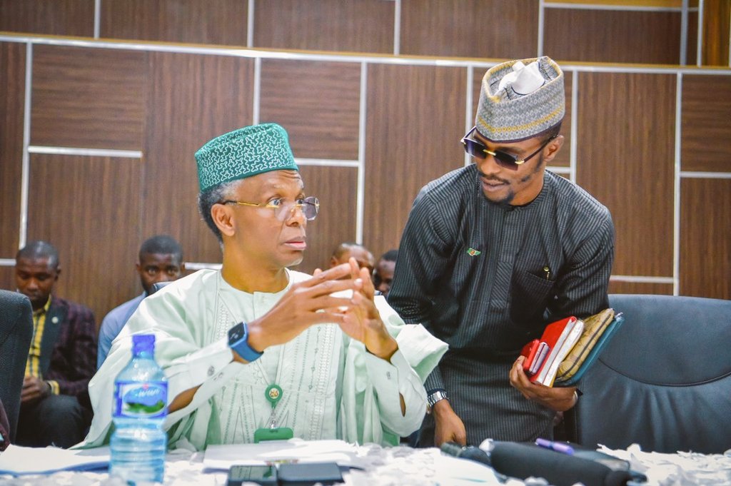 The brother of our next Honourable Member <a href="/B_ELRUFAI/">Hon. Mohammed Bello El-Rufai</a>, Representing Kaduna North Federal Constituency at the Green Chamber. <a href="/BashirElRufai/">Malam Bashir Nasir El-Rufai.</a>, greeting their Father, Malam Nasir Ahmad <a href="/elrufai/">Nasir Ahmad El-Rufai</a>.

#BESO23.
