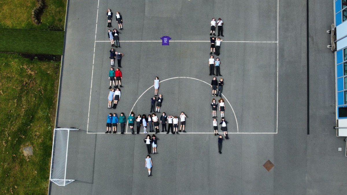 OscarRomeo1268's tweet photo. In 2020, 41 children (aged 0-15) were killed on UK roads. That is 41 families ripped apart by tragedy &amp; something we need to reduce. We tried to show just how many children that is with the help of the pupils from the school. I find this photo hugely impactive #AndyCoxChallenge https://t.co/A8XCERddD0