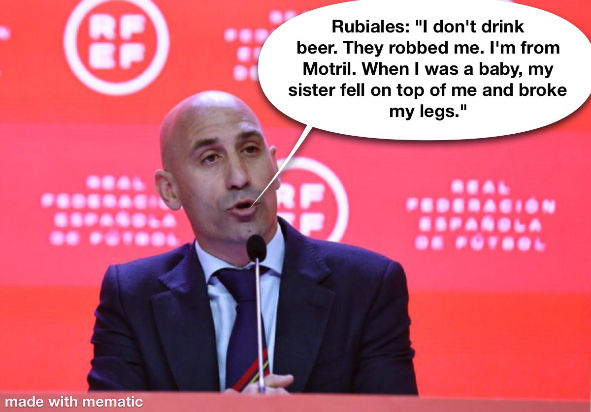 Mr_MoonYoz's tweet photo. The Question from the Reporter and the Answer from Rubiales
#SuperacopaFiles #RubiGate #GerardPique @rfef @LaLiga https://t.co/oiYgtTZtG2