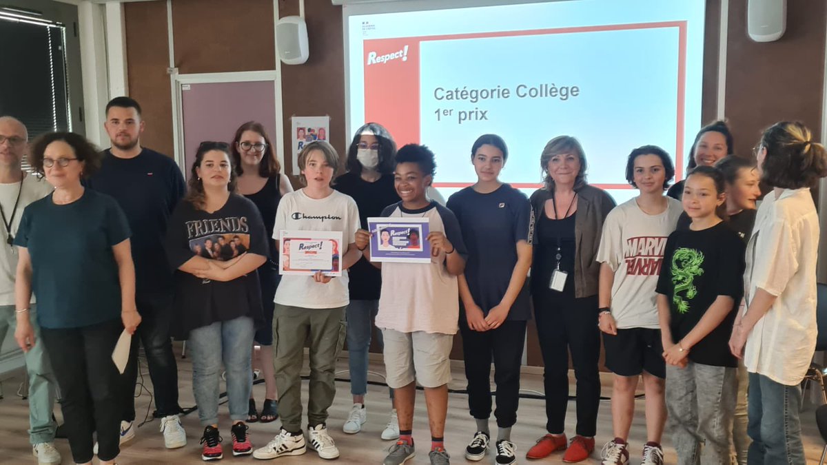 clemicreteil's tweet photo. #17mai Journée mondiale contre les LGBT-phobies, les lauréats du #ConcoursRespect! @AcCreteil étaient réunis salle Samuel Paty au rectorat.
👏🏼 aux élèves des clg M.Renaud #Serris, C.Evora #Montreuil, St-Exupéry #Rosny, des lycées F Joliot-Curie #Dammarie, Léon Blum #Créteil 1/4 https://t.co/0DlRZS8Qrd