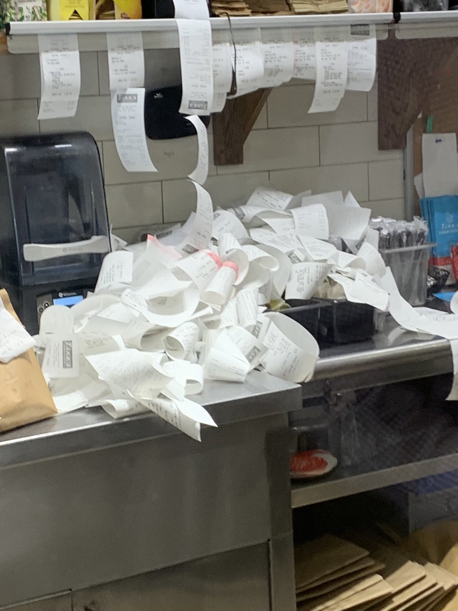 ameliajpollard's tweet photo. What Grubhub’s free lunch campaign actually looks like https://t.co/Jfw4u2dRvi