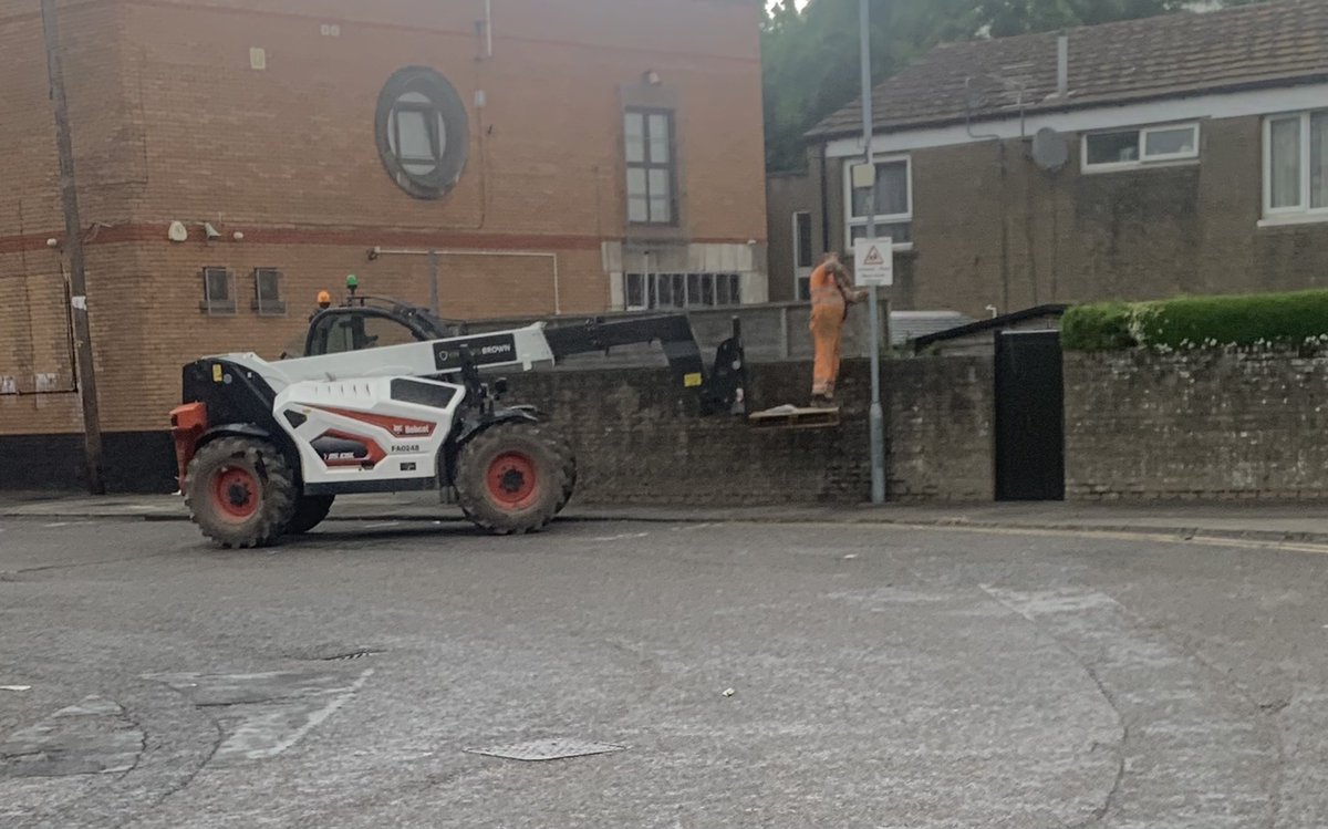 Madness that this is still happening. Spotted this whilst walking the dog in <a href="/cardiffcouncil/">Cardiff Council</a> Stopped and had a chat with the gentleman but disappointingly he was not concerned about his own safety………