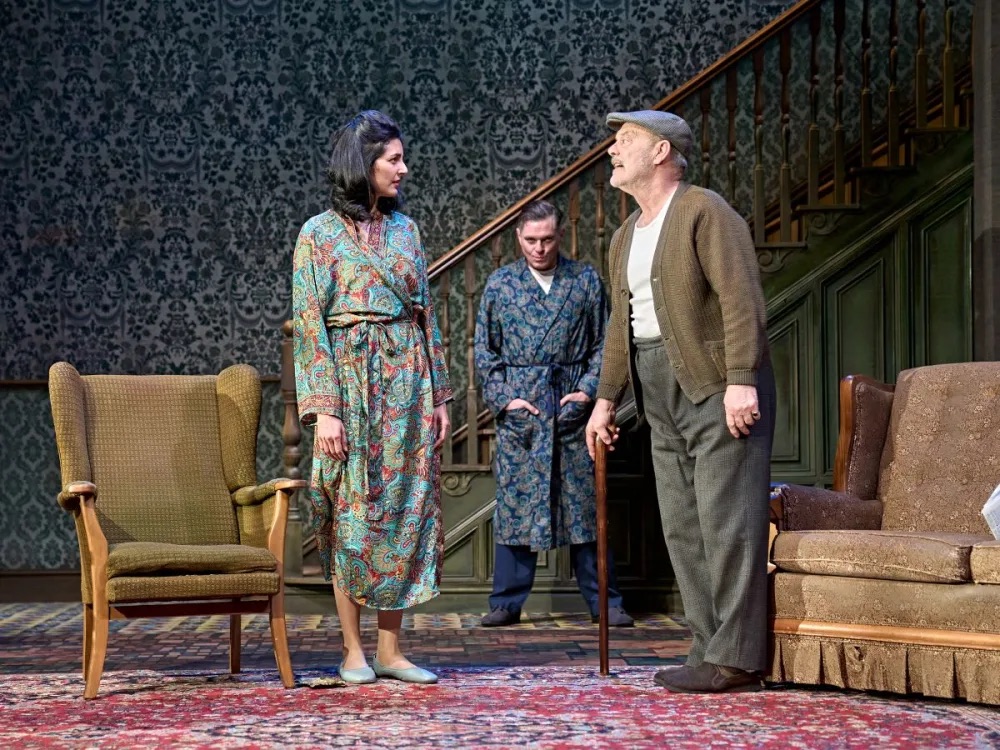 BritTheatreGuid's tweet photo. Theatre review: The Homecoming from @TheatreRBath at @YorkTheatre - https://t.co/s7TnTGX1Yc https://t.co/WfA6HyVRsW