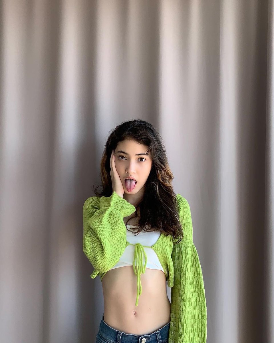 WatchRoseQuartz's tweet photo. [17/05/22] IG : @angiee_rq

weird

#AngieRQ #RoseQuartzComeBack #chittychittybang #SummerPrirbam #RoseQuartz0316 #Rosequartz #tpop https://t.co/EiKuk3Iy5b
