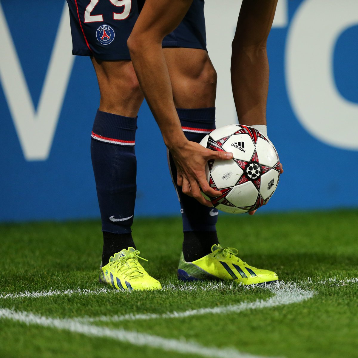 ChampionsLeague's tweet photo. Who am I? 🤔

#UCL https://t.co/oSfvpkFeAE
