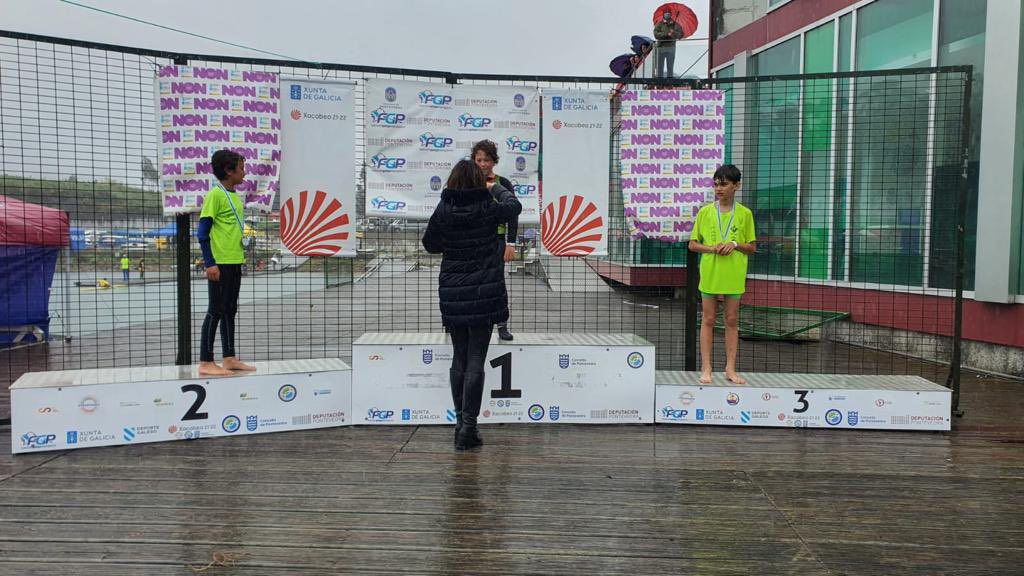 depo_es's tweet photo. No encoro de #Verducido na entrega de medallas da I Regata da Liga Provincial de Pontevedra #Depoescolas2022 @RaqueGiAr https://t.co/xK8mgVnAtb