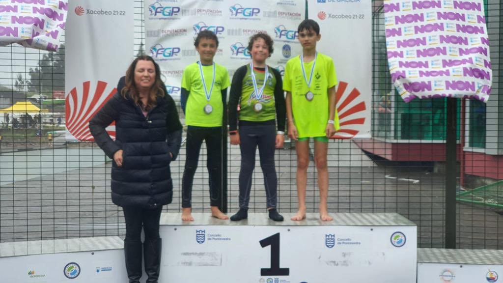 depo_es's tweet photo. No encoro de #Verducido na entrega de medallas da I Regata da Liga Provincial de Pontevedra #Depoescolas2022 @RaqueGiAr https://t.co/xK8mgVnAtb