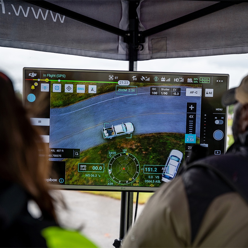 FLYMOTIONmedia's tweet photo. At @UTACglobal, our instructors train #unmanned pilots on the best tools and tactics to deploy during their operations. From subject tracking to clearing buildings, operators are placed in hyper-realistic environments to replicate what they may face in the field. #UTACglobal https://t.co/u3uKo2PWSZ