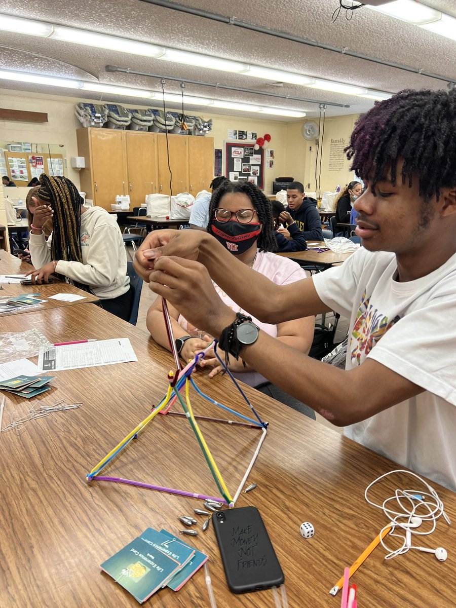 HeightsFACS's tweet photo. @HeightsHSusd259 Parenting/Child Dev students are playing The Brain Architecture Game to explore the role of experiences on early brain development- what promotes it, what details it, with what consequences. #HeightEarlyChildhood #firstyearsmatter #braindevelooment https://t.co/WArj4KbNqN