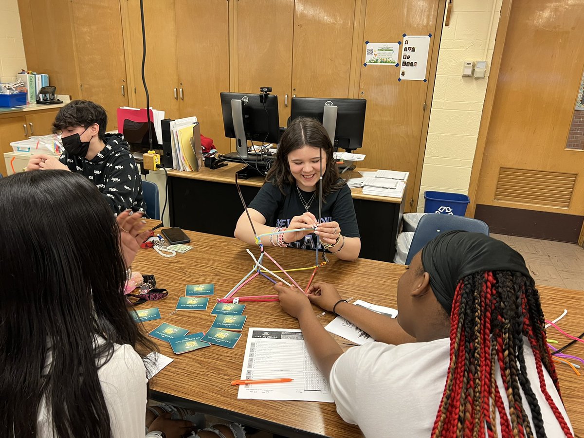 HeightsFACS's tweet photo. @HeightsHSusd259 Parenting/Child Dev students are playing The Brain Architecture Game to explore the role of experiences on early brain development- what promotes it, what details it, with what consequences. #HeightEarlyChildhood #firstyearsmatter #braindevelooment https://t.co/WArj4KbNqN