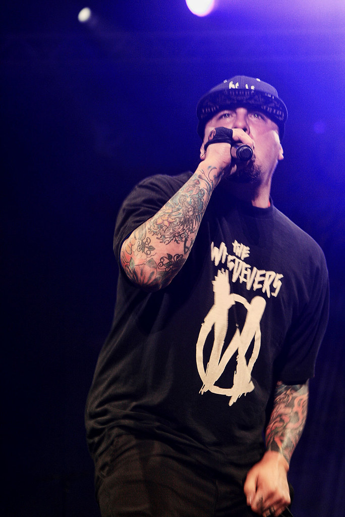 style28s's tweet photo. Hoy esta de cumple el cantante, vocalista y cofundador de la banda de rap rock @POD @SonnyWhosoever  cumple 48 años, ha publicado 11 álbumes de estudio sus éxitos más conocidos son #youthofthenation  #alive #satellite entre otros...¡Felicidades!

#music #HappyBirthday #raprock https://t.co/MWsHCJFsi1