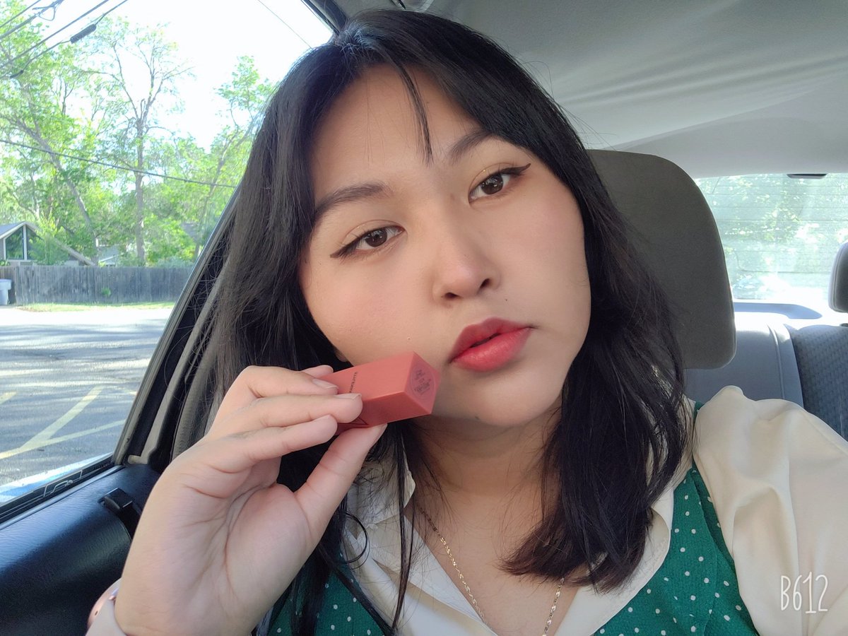 E_GomezLiz's tweet photo. 👄🖤 #stylenanda #3ce #mellowflower https://t.co/LH9Tht0LSE