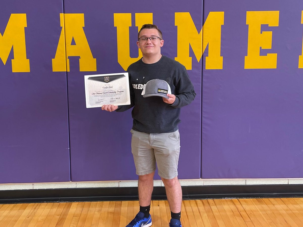 Congratulations to Austin, who was presented with his certificate of eligibility for the Ohio Army National Guard Scholarship Program!  Austin will be headed out to basic training after graduation.  Make us proud!  #DecisionDay <a href="/MaumeeHS/">Maumee High School</a> <a href="/maumee_schools/">Maumee City Schools</a> <a href="/OHNationalGuard/">Ohio National Guard</a> 🇺🇸