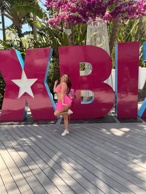 day 2💗😉 cum say hello(: https://t.co/7ACrRPg6JZ