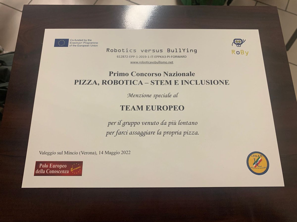 CEIP_Colon's tweet photo. Hemos participado en el concurso “pizza, robótica e inclusión” y Nuestros alumnos de sexto han venido de Italia 🇮🇹 con dos premios bajo el brazo!!! Enhorabuena!!! Bravissimo 👏👏👏👏 @educacyl @cfievalladolid #ErasmusPlus #roboticsvsBullying https://t.co/8uLN3PgzZH