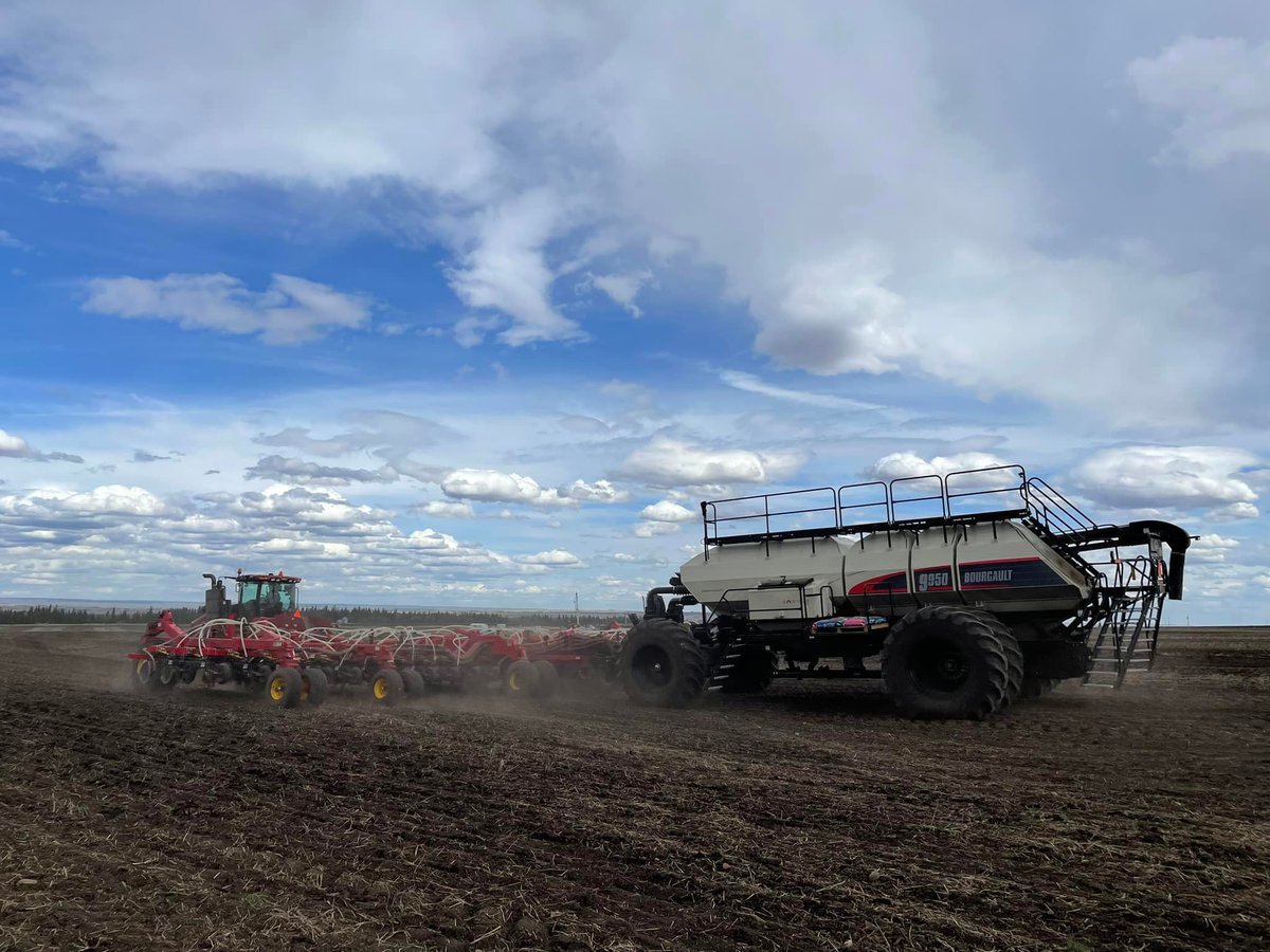 FosterAgri's tweet photo. We just can't get enough of this trio! ๐ฑ
#Plant22 #Seeding2022 #Versatile #Bourgault #DeltaTrack #AirDrill #Seeder
@Versatileag1 @bourgaultag https://t.co/NzV4oyqbhO