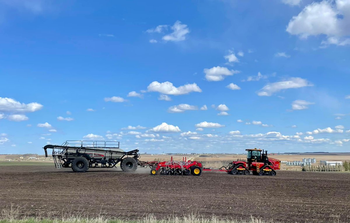 FosterAgri's tweet photo. We just can't get enough of this trio! ๐ฑ
#Plant22 #Seeding2022 #Versatile #Bourgault #DeltaTrack #AirDrill #Seeder
@Versatileag1 @bourgaultag https://t.co/NzV4oyqbhO