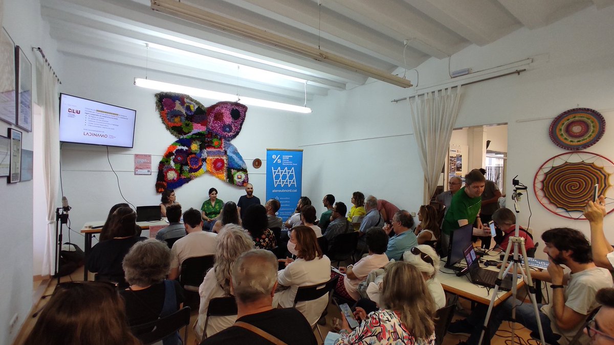 aitorblanc's tweet photo. La sala s'ha quedat petita presentant el projecte de @CaliuHab!

Iniciem la promoció del model d'habitatge cooperatiu com a alternativa, també als municipis del Barcelonès Nord!

@ladinamo_ @AteneuBNord https://t.co/xbJbKtos9u