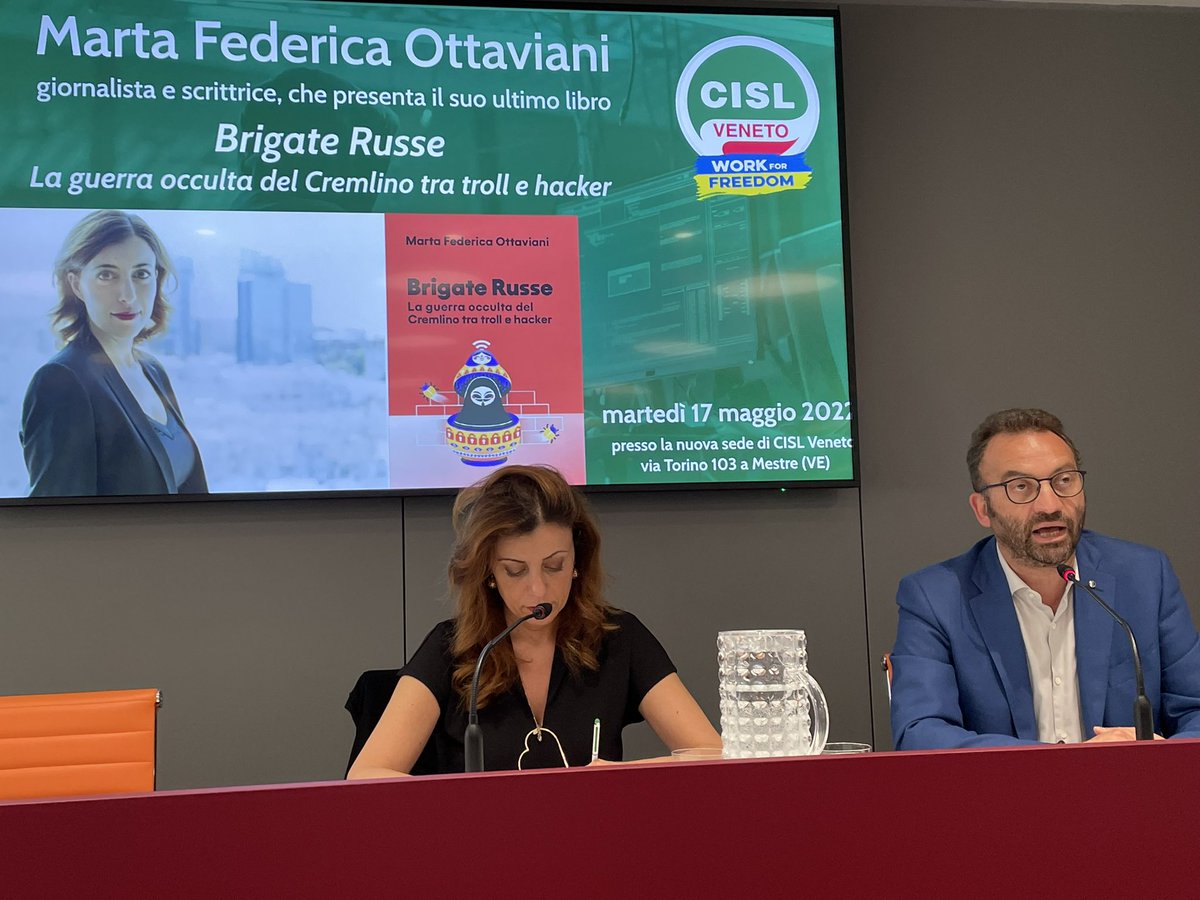vale_cittadin's tweet photo. La @UsrVeneto con il Segretario Generale @grefosco presenta il libro di @martaottaviani #BRIGATERUSSE
#workforfreedom https://t.co/Jag4iBSrz3
