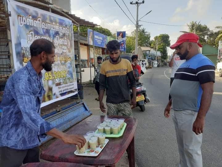 TamilGuardian's tweet photo. Jaffna’s Muslim community serves Mullivaikkal Kanji
Muslims in Jaffna served Mullivakkal Kanji to locals earlier today, as part of commemorative events taking place across the North-East to mark #TamilGenocideWeek.
https://t.co/1xu7fjvWNY https://t.co/72lE7T3wDi