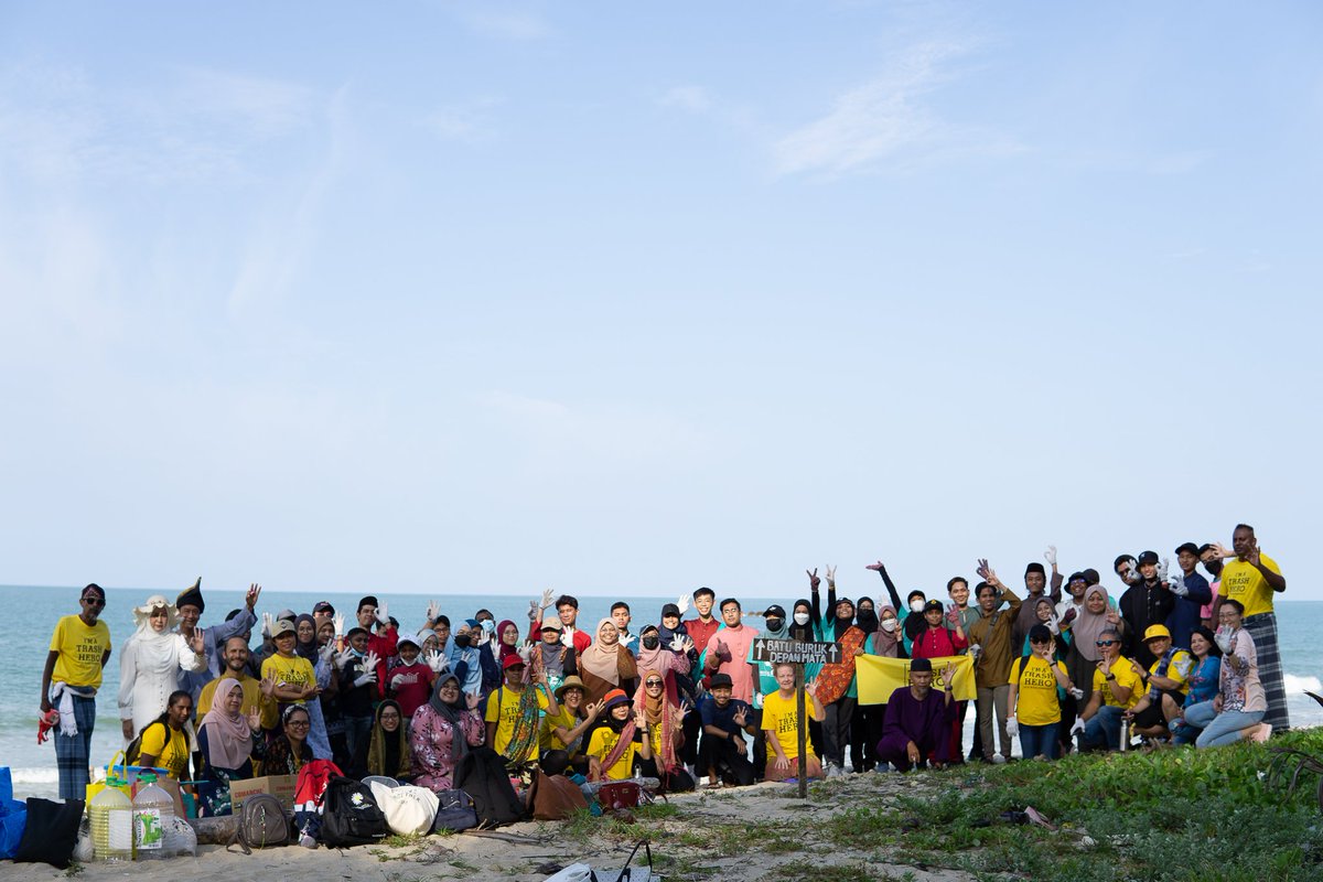TrashHero's tweet photo. Sepanjang tempoh 3 hari, kami belajar tentang aktiviti dan projek Trash Hero dari @TrashHeroWorld Kami juga belajar tentang #zerowaste atau #sisasifar dari rakan-rakan #trashhero yang lain.
Dan juga cara untuk membuat audit jenama.
#brandaudit #thfm #thfm2022 #trashherofamily https://t.co/k0xEkLyCYs