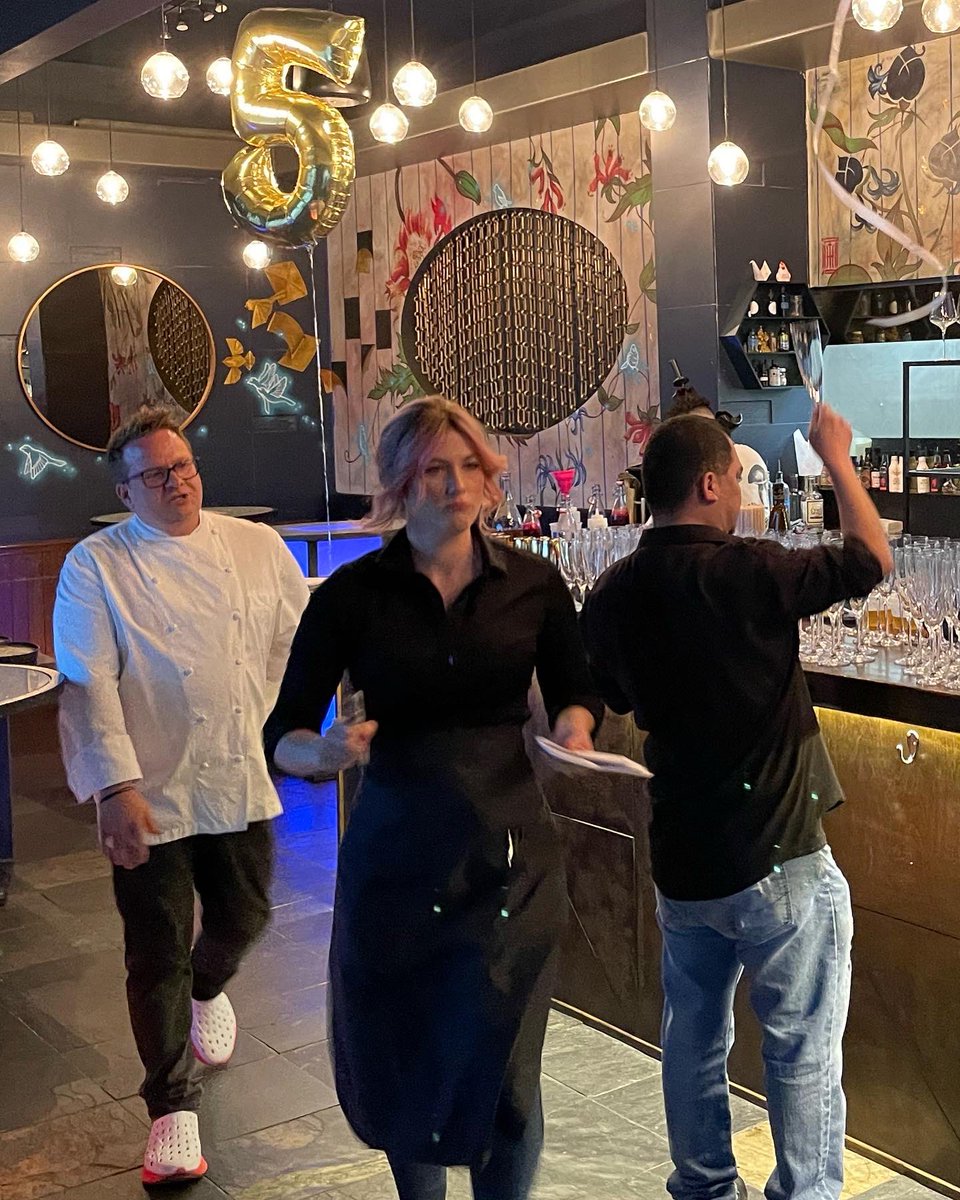 eatinglasvegas's tweet photo. Sparrow + Wolf turns 5 and every foodie in #Vegas (it seemed) turned out to celebrate. 👏🍾🎊🎉🥂🥩🍷#BrianHoward #RickMoonen https://t.co/GpwpTYAGKq