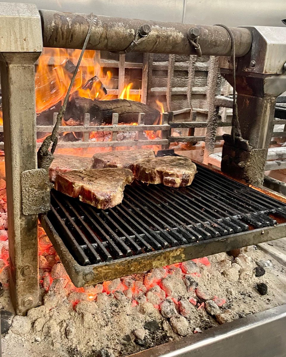 eatinglasvegas's tweet photo. Sparrow + Wolf turns 5 and every foodie in #Vegas (it seemed) turned out to celebrate. 👏🍾🎊🎉🥂🥩🍷#BrianHoward #RickMoonen https://t.co/GpwpTYAGKq