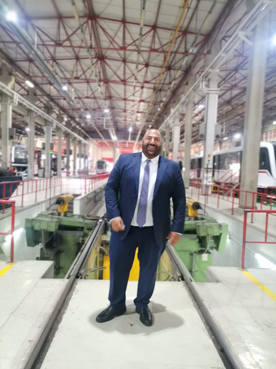 İzmir’de şimdiki durağımız @Izmir_Metro! 

Genel Müdür Sönmez Alev ile oldukça faydalı bir görüşme yaptım. 

Yenilikçi vizyonuyla çok etkileyici bir firma. Gelecek yer altı projeleri için uzun soluklu işbirlikleri kurmakta kararlıyız 🇬🇧🇹🇷