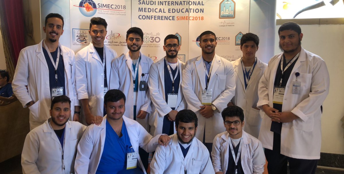 شُكرًا لِأَصحابي فَلَولا حُبُّهُم
لَم أَقتَرِب مِن عالَمِ اللَألاءِ

بِهِم اقتَحَمتُ العاصِفاتِ بِمَركبي
وبِهِم عَقَدتُ عَلى النُجومِ لِوائي