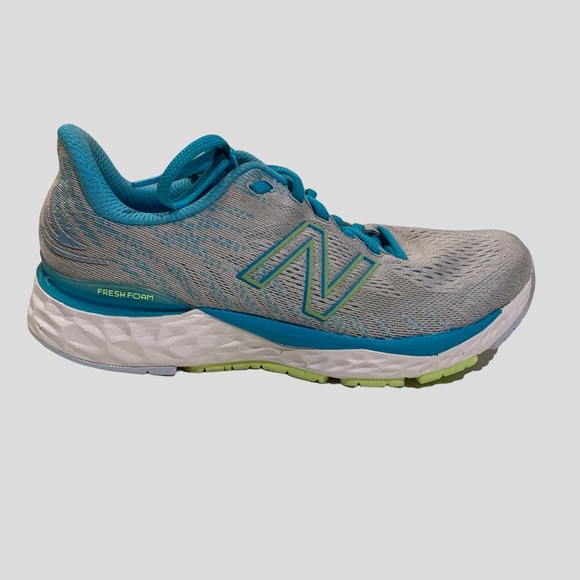 estateoforder's tweet photo. So good I had to share! Check out all the items I'm loving on @Poshmarkapp #poshmark #fashion #style #shopmycloset #newbalance #carlossantana #merrell: https://t.co/5h9iYBjnYa https://t.co/a1RGLJ93jT
