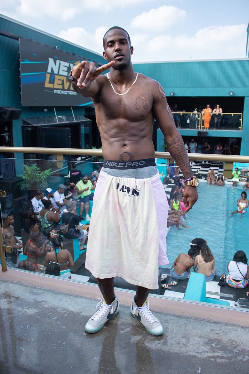 Mr. Million Dollar Hands tweet media