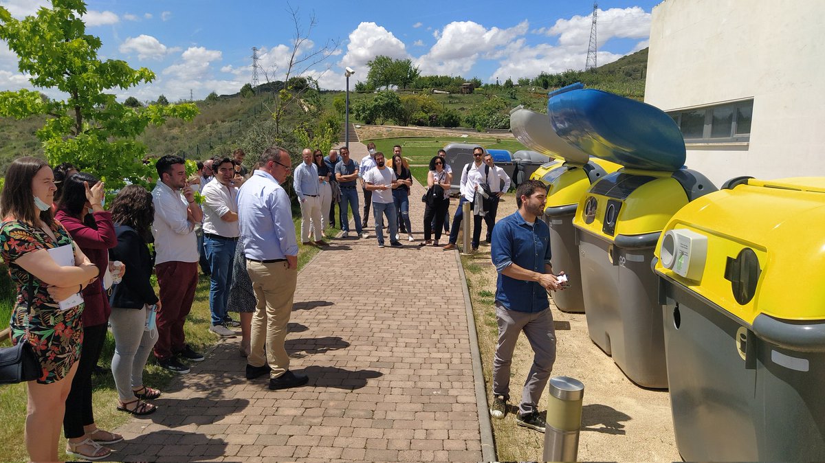JGarciaBarrasa's tweet photo. Hoy, coincidiendo con el #DiaMundialDelReciclaje, en @TheCircularLab celebramos 5 años de innovación, trabajo y colaboración para hacer una auténtica #economiacircular de los envases. Felicidades! 🎂 https://t.co/3oV9LTJd8S