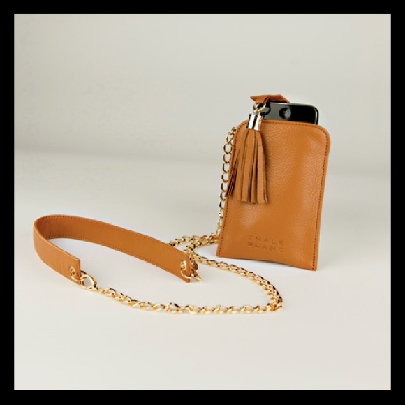Gizzmo087's tweet photo. So good I had to share! Check out all the items I'm loving on @Poshmarkapp #poshmark #fashion #style #shopmycloset #louisvuitton #thaleblanc: https://t.co/SYyJ4gKKgg https://t.co/eFScfpmsJI
