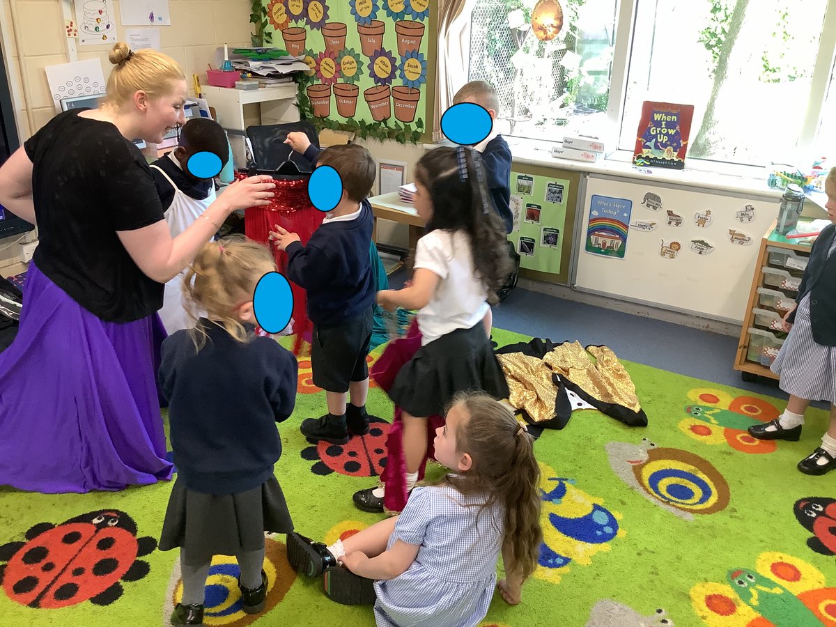 LittleStFrancis's tweet photo. Nursery had a lovely visit from Miss Peters this morning who came to tell us all about being a Dance Teacher. We got to learn some ballet steps and looked at some of her beautiful costumes! #WhatisGodCallingYouToBe #MyVocation #VocationWeek
@BCPP__ @BhamDES @RCBirmingham https://t.co/IgSqklABL5