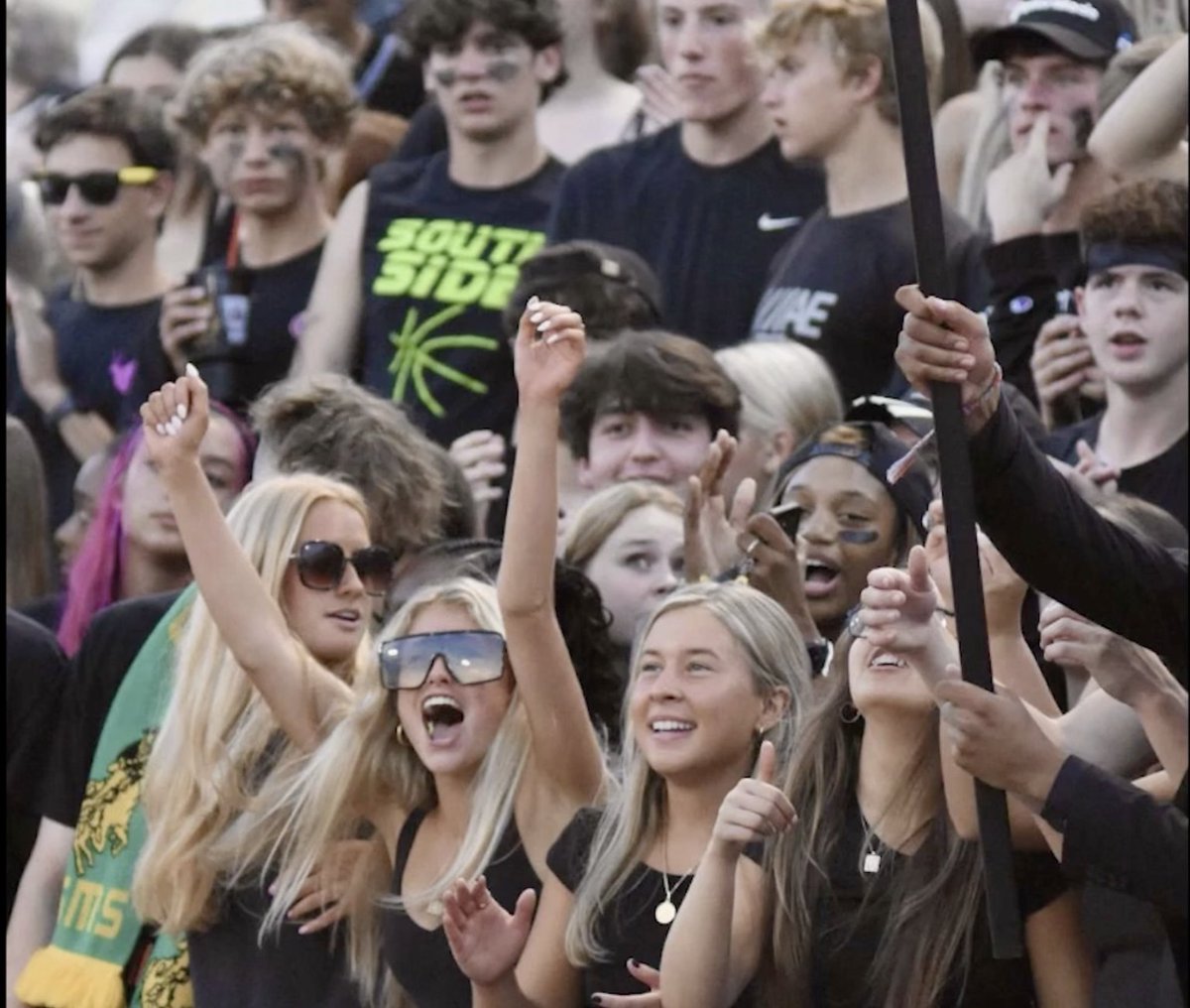 South KSMS (@southksms) on Twitter photo Congrats to the SMS graduating class of 2022. We have made a video just for you! 💚💛
Link: youtube.com/watch?v=sGMN46…
Video by <a href="/AnnaKreamer/">Anna Kreamer</a> <a href="/mmelanieorr/">Melanie Orr</a> <a href="/Irene88059788/">Irene</a> Congrats to the SMS graduating class of 2022. We have made a video just for you! 💚💛
Link: youtube.com/watch?v=sGMN46…
Video by <a href="/AnnaKreamer/">Anna Kreamer</a> <a href="/mmelanieorr/">Melanie Orr</a> <a href="/Irene88059788/">Irene</a>